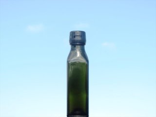 高級感抜群の調味料瓶、勿論蓋付きで販売しています。