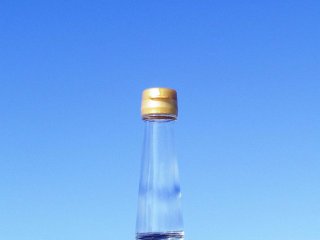 最小クラスの100ml調味料瓶。ガラス瓶は全て蓋付きで販売しています。