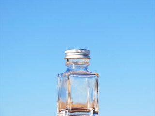 四角形から多面型まで、角瓶のガラス瓶を圧倒的な品揃えと価格で