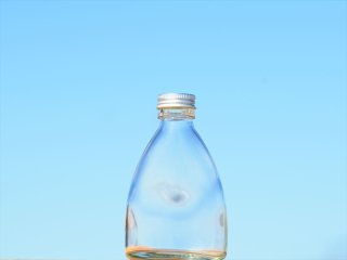 酒瓶に適合する高級感抜群の透明キャップを1個から販売しています
