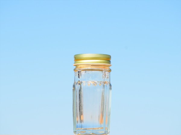 重量感抜群のウニ瓶を蓋付きで販売