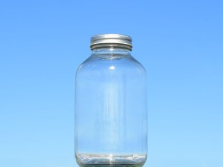 ユニークなデザインの四角の保存瓶を販売しています