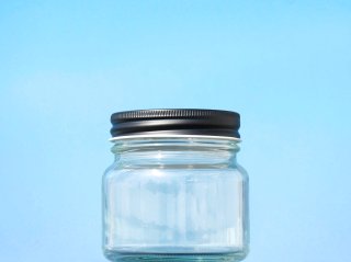 開閉軽々のスクリューキャップ（ネジキャップ）の保存瓶を販売。