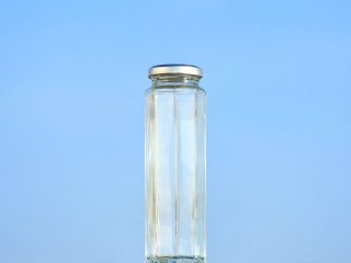 クールでお洒落な調味料瓶 スリム100六角HC。ガラス瓶は全て蓋