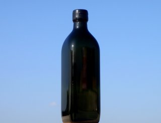 重量感と高級感抜群の角瓶の調味料瓶「ソース200」、調味料瓶を蓋