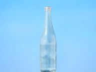 飲料瓶にスリムな新商品「ストレート７２０」追加しています