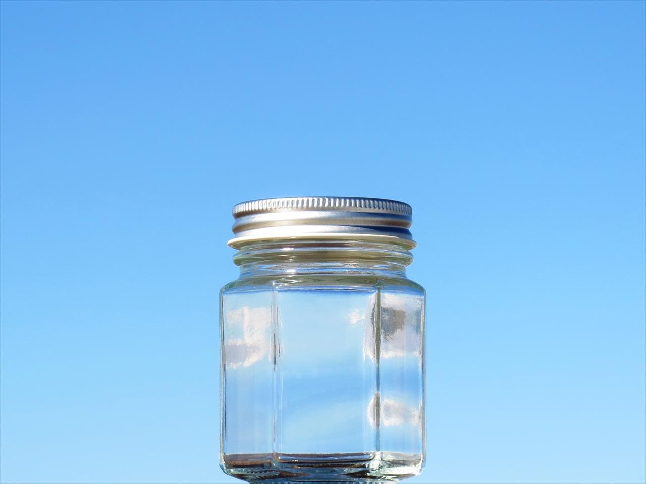 食べるラー油の瓶として人気の１００ｍｌ六角保存瓶です