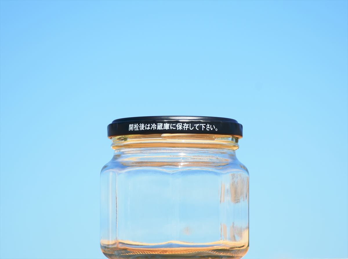 柔らかいシルエットの八角のジャム瓶 ジャム３００八角。国産ガラス