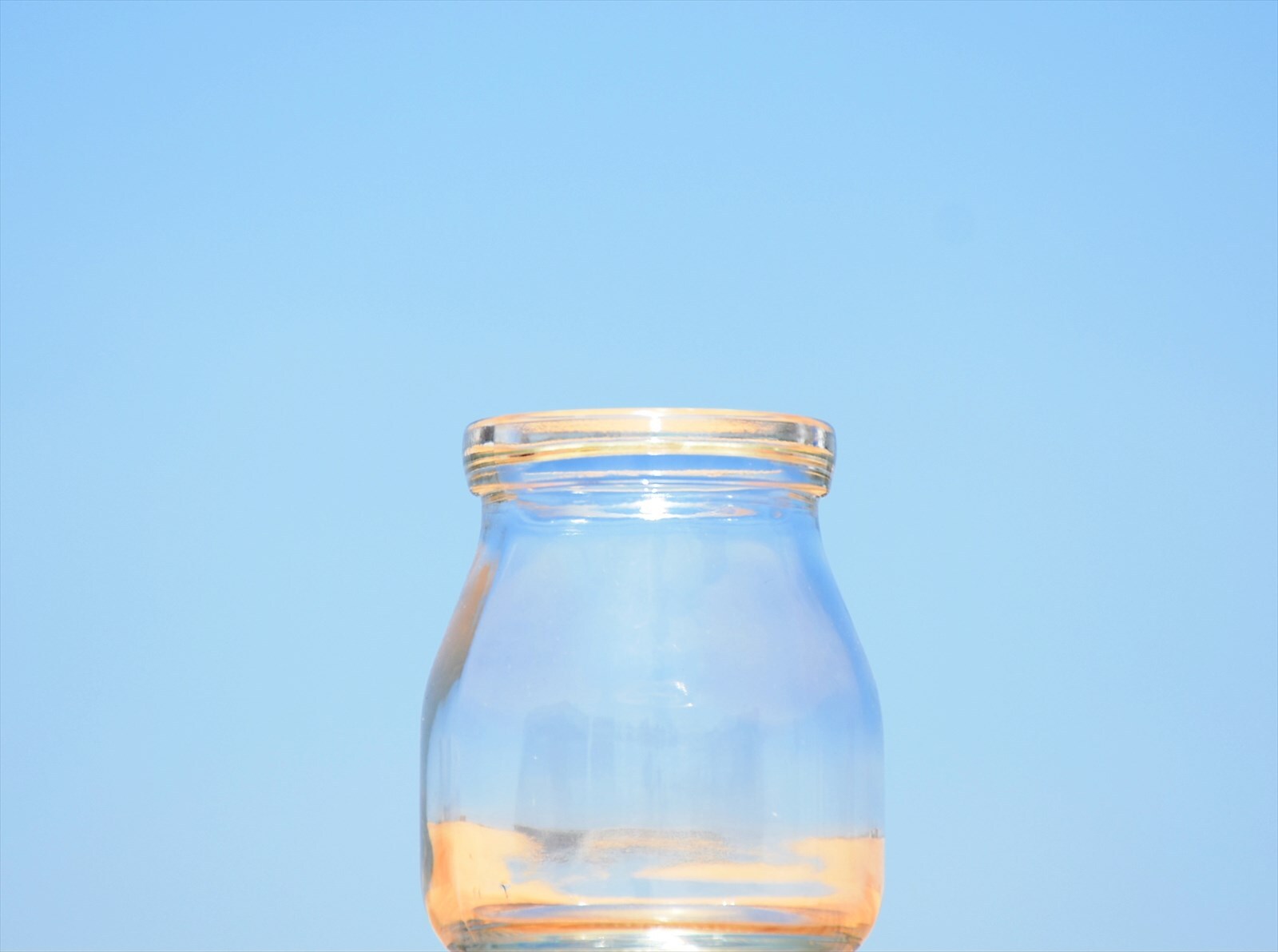 雑貨にも活躍 ユニークなデザインのミルク瓶を販売しています